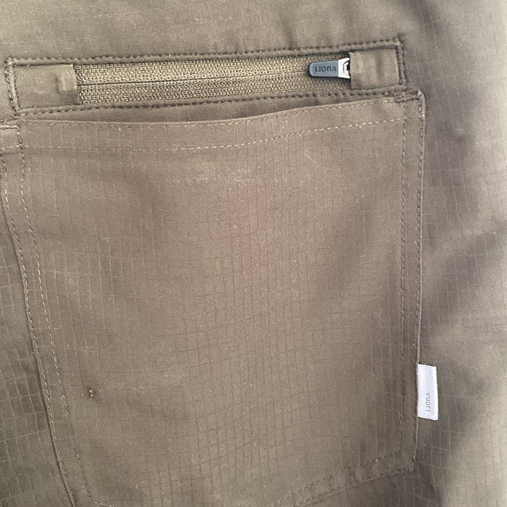 Vuori Women’s Olive Green Joggers Size Medium with Pockets - Picture 8 of 9